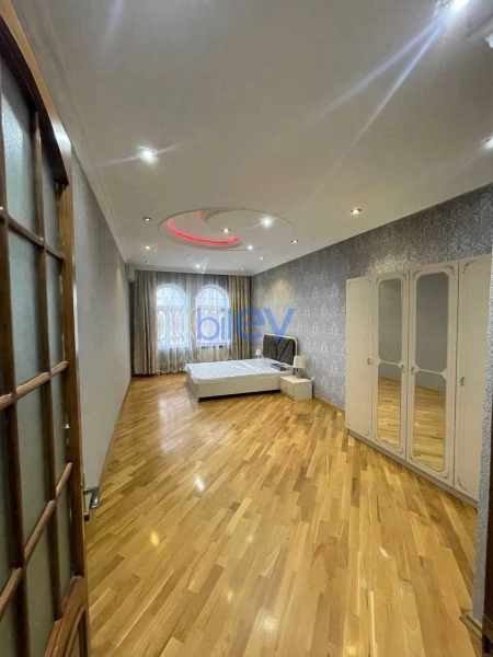 Aylıq Kirayə 3 otaqlı Yeni Tikili bina evi  157m², Bakı