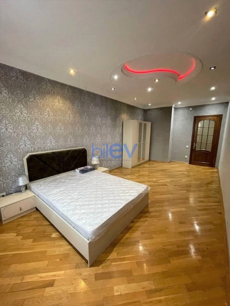 Aylıq Kirayə 3 otaqlı Yeni Tikili bina evi  157m², Bakı