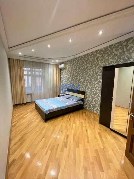 Aylıq Kirayə 3 otaqlı Yeni Tikili bina evi  157m², Bakı