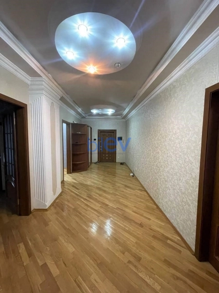 Aylıq Kirayə 3 otaqlı Yeni Tikili bina evi  157m², Bakı