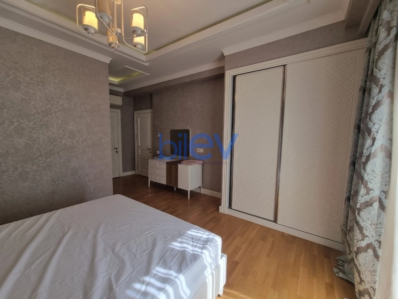 Aylıq Kirayə 3 otaqlı Yeni Tikili bina evi  130m², Bakı