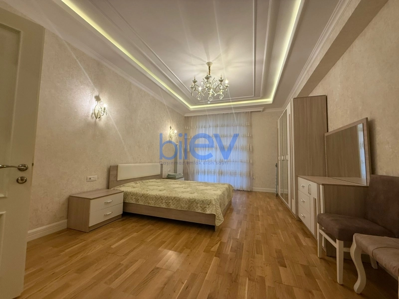 Aylıq Kirayə 4 otaqlı Yeni Tikili bina evi  180m², Bakı