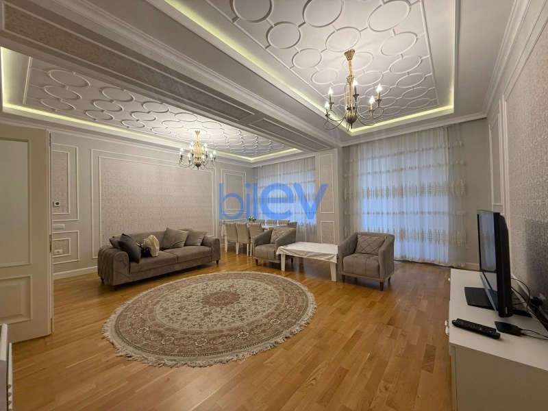 Aylıq Kirayə 4 otaqlı Yeni Tikili bina evi  180m², Bakı