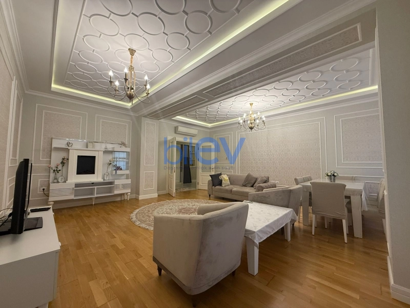 Aylıq Kirayə 4 otaqlı Yeni Tikili bina evi  180m², Bakı