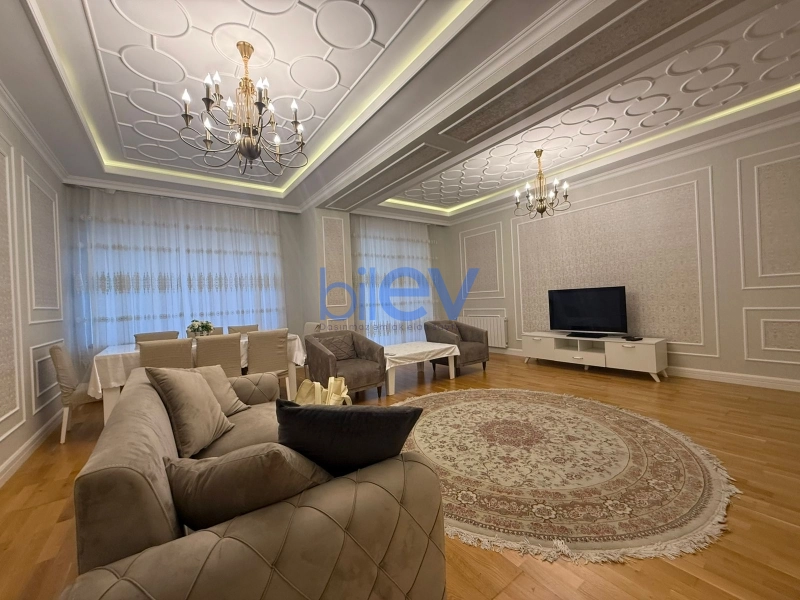 Aylıq Kirayə 4 otaqlı Yeni Tikili bina evi  180m², Bakı