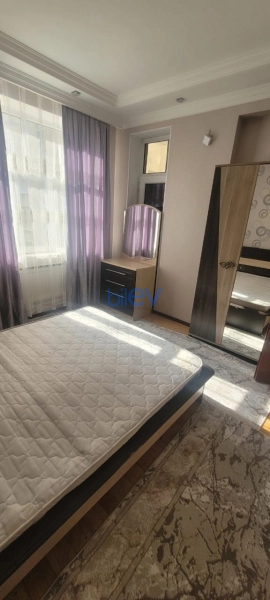 Aylıq Kirayə 3 otaqlı Yeni Tikili bina evi  105m², Bakı