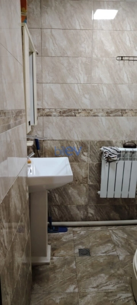 Aylıq Kirayə 2 otaqlı Köhnə Tikili bina evi  65m², Bakı