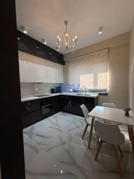 Aylıq Kirayə 3 otaqlı Yeni Tikili bina evi  110m², Bakı