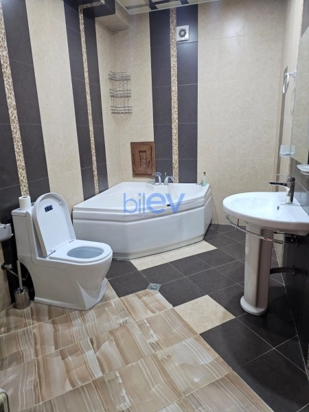 Aylıq Kirayə 3 otaqlı Yeni Tikili bina evi  136m², Bakı