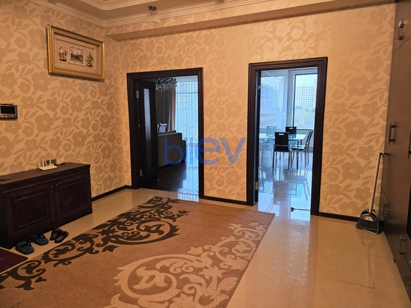 Aylıq Kirayə 3 otaqlı Yeni Tikili bina evi  136m², Bakı