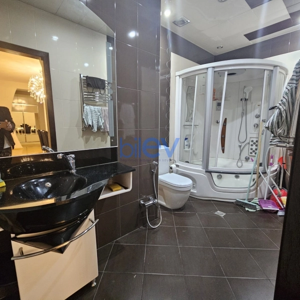Satış 3 otaqlı Yeni Tikili bina evi  134m², Bakı