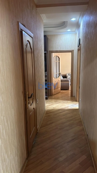 Aylıq Kirayə 3 otaqlı Köhnə Tikili bina evi  120m², Bakı