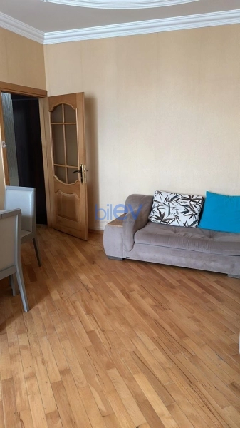 Aylıq Kirayə 3 otaqlı Köhnə Tikili bina evi  120m², Bakı