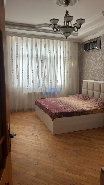 Aylıq Kirayə 3 otaqlı Köhnə Tikili bina evi  120m², Bakı