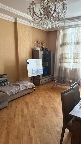 Aylıq Kirayə 3 otaqlı Köhnə Tikili bina evi  120m², Bakı