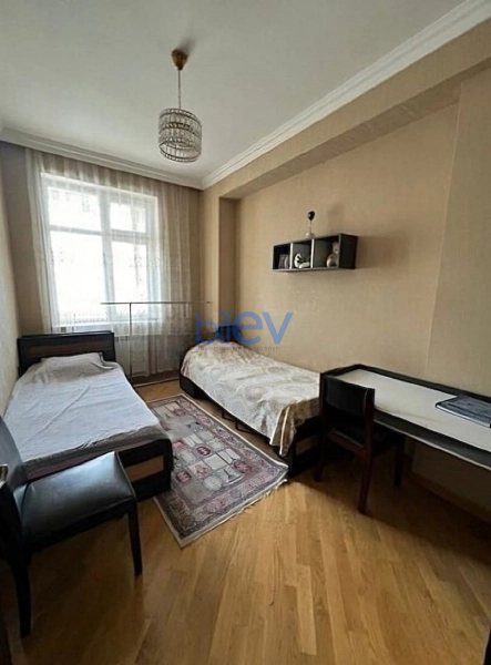 Aylıq Kirayə 4 otaqlı Yeni Tikili bina evi  125m², Bakı