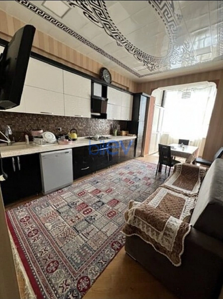 Aylıq Kirayə 4 otaqlı Yeni Tikili bina evi  125m², Bakı