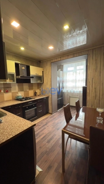 Aylıq Kirayə 3 otaqlı Köhnə Tikili bina evi  90m², Bakı