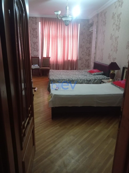 Günlük Kirayə 3 otaqlı Yeni Tikili bina evi  120m², Bakı