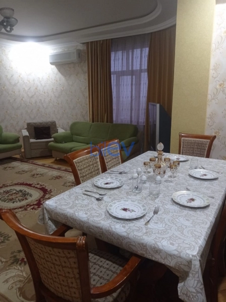 Günlük Kirayə 3 otaqlı Yeni Tikili bina evi  120m², Bakı