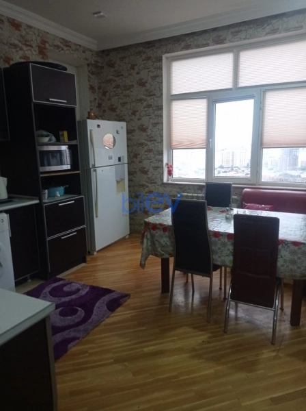 Günlük Kirayə 3 otaqlı Yeni Tikili bina evi  120m², Bakı