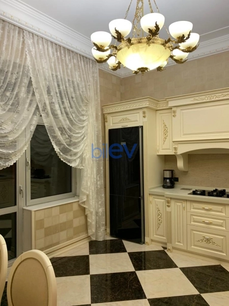 Aylıq Kirayə 3 otaqlı Yeni Tikili bina evi  140m², Bakı