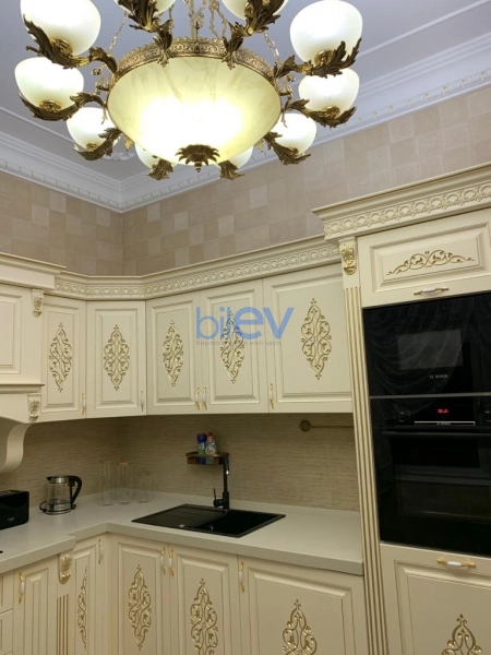 Aylıq Kirayə 3 otaqlı Yeni Tikili bina evi  140m², Bakı