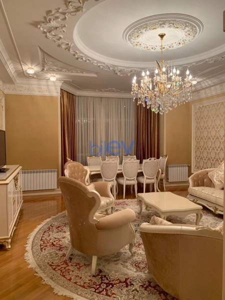 Aylıq Kirayə 3 otaqlı Yeni Tikili bina evi  140m², Bakı