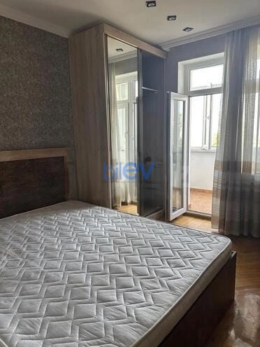 Aylıq Kirayə 2 otaqlı Köhnə Tikili bina evi  60m², Bakı