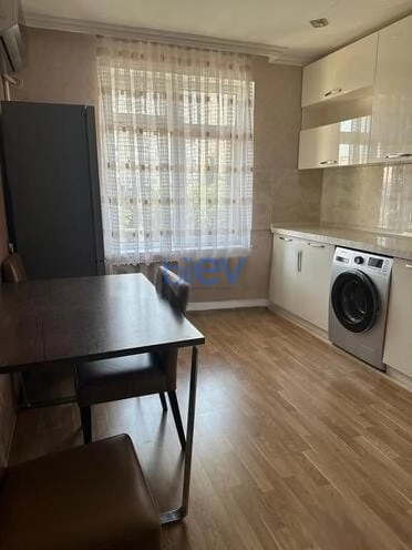 Aylıq Kirayə 2 otaqlı Köhnə Tikili bina evi  60m², Bakı