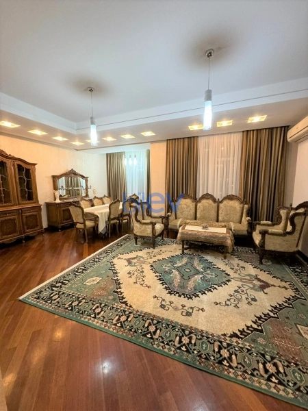 Aylıq Kirayə 3 otaqlı Yeni Tikili bina evi  160m², Bakı