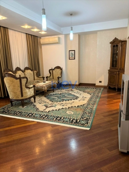 Aylıq Kirayə 3 otaqlı Yeni Tikili bina evi  160m², Bakı