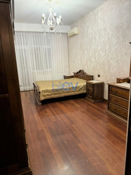 Aylıq Kirayə 3 otaqlı Yeni Tikili bina evi  160m², Bakı
