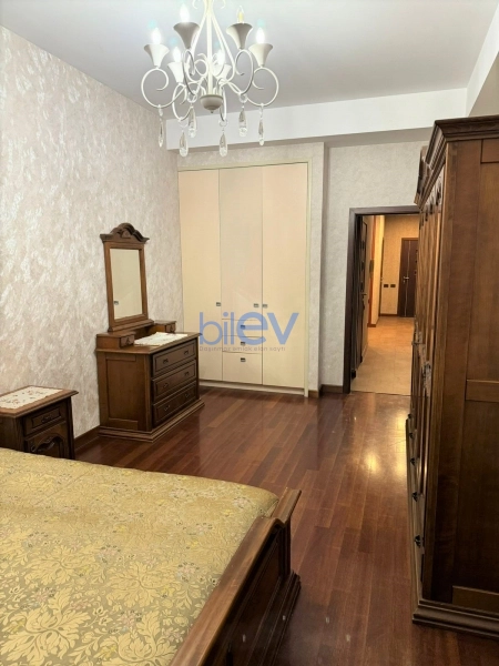 Aylıq Kirayə 3 otaqlı Yeni Tikili bina evi  160m², Bakı