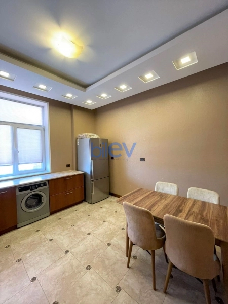 Aylıq Kirayə 3 otaqlı Yeni Tikili bina evi  160m², Bakı