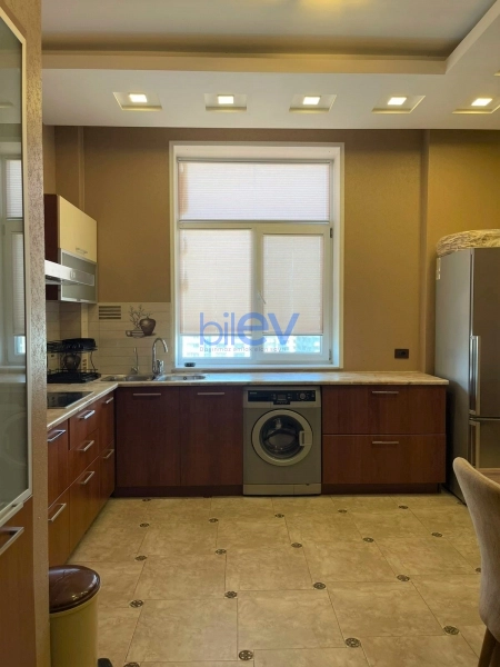Aylıq Kirayə 3 otaqlı Yeni Tikili bina evi  160m², Bakı