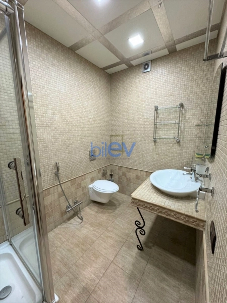 Aylıq Kirayə 3 otaqlı Yeni Tikili bina evi  160m², Bakı