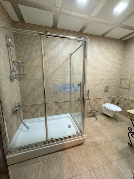 Aylıq Kirayə 3 otaqlı Yeni Tikili bina evi  160m², Bakı
