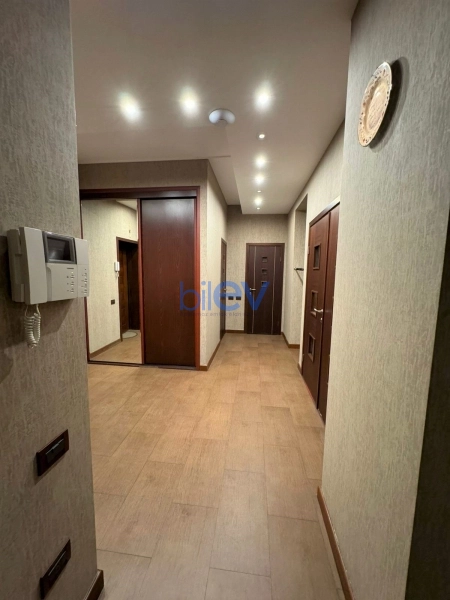 Aylıq Kirayə 3 otaqlı Yeni Tikili bina evi  160m², Bakı