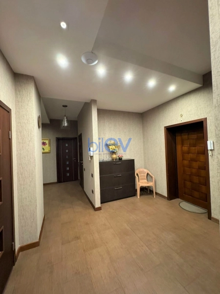 Aylıq Kirayə 3 otaqlı Yeni Tikili bina evi  160m², Bakı