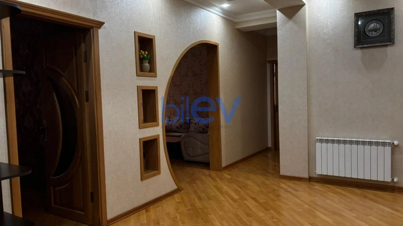 Aylıq Kirayə 3 otaqlı Yeni Tikili bina evi  130m², Bakı