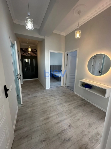 Aylıq Kirayə 3 otaqlı Yeni Tikili bina evi  90m², Bakı