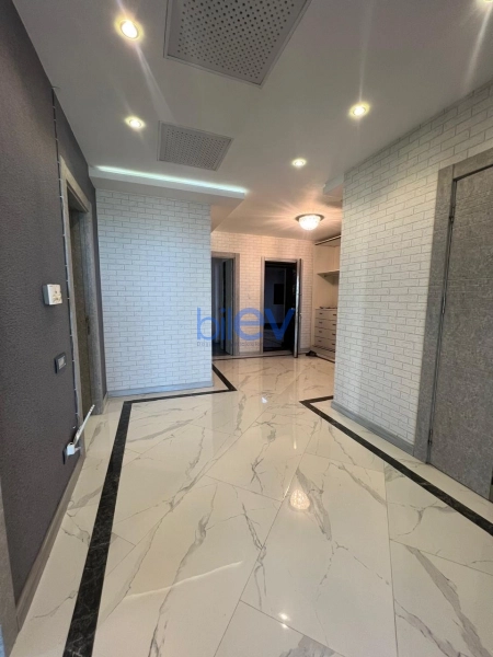 Aylıq Kirayə 4 otaqlı Yeni Tikili bina evi  160m², Bakı