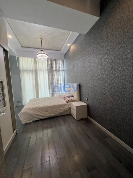 Aylıq Kirayə 4 otaqlı Yeni Tikili bina evi  160m², Bakı