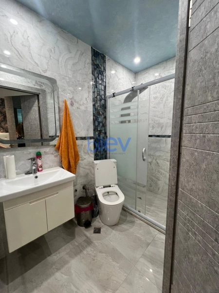 Aylıq Kirayə 4 otaqlı Yeni Tikili bina evi  160m², Bakı