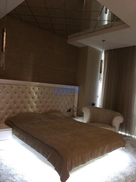 Aylıq Kirayə 3 otaqlı Yeni Tikili bina evi  130m², Bakı