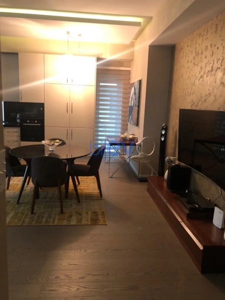 Aylıq Kirayə 3 otaqlı Yeni Tikili bina evi  130m², Bakı