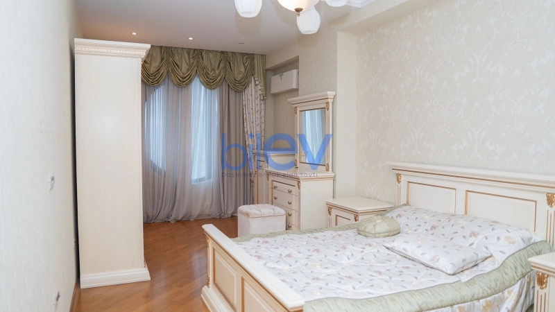 Aylıq Kirayə 4 otaqlı Yeni Tikili bina evi  190m², Bakı
