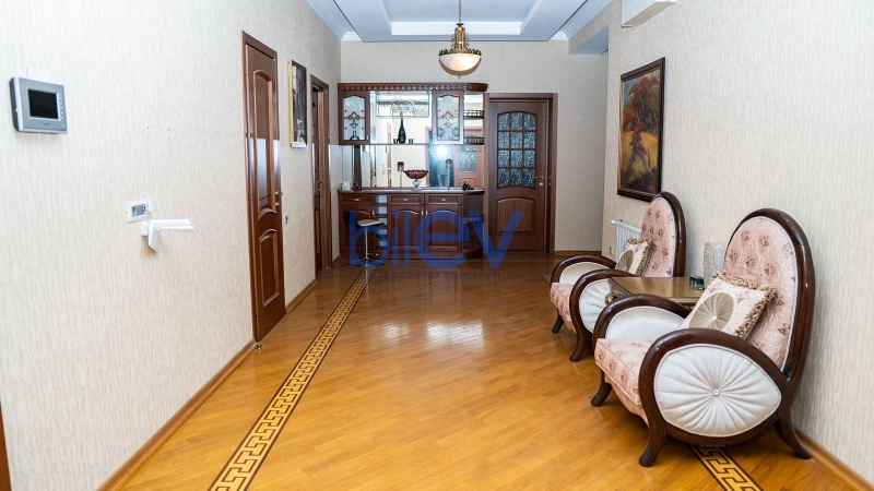 Aylıq Kirayə 4 otaqlı Yeni Tikili bina evi  190m², Bakı