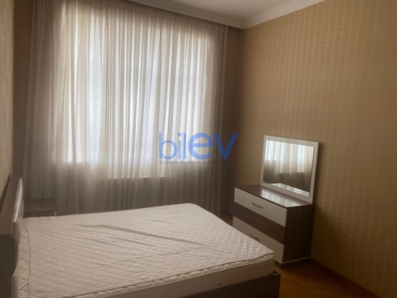 Aylıq Kirayə 3 otaqlı Yeni Tikili bina evi  90m², Bakı